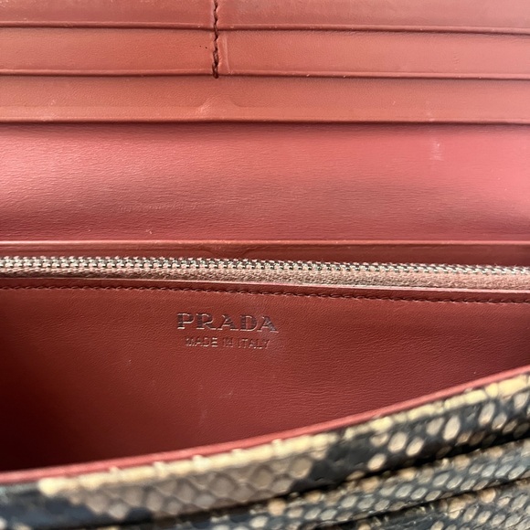 PRADA **RARE Python Matinee continental bi-fold wallet. Rose-colored interior. - Picture 6 of 12
